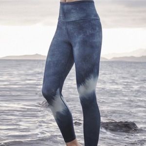 Athleta Elation 7/8 Tights Waterfall Stripe large